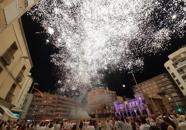 Fuegos artificiales y música en la noche calagurritana