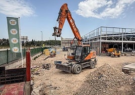 Obra de construcción del Mercadona en el polígono industrial Puente Madre de Villamediana.
