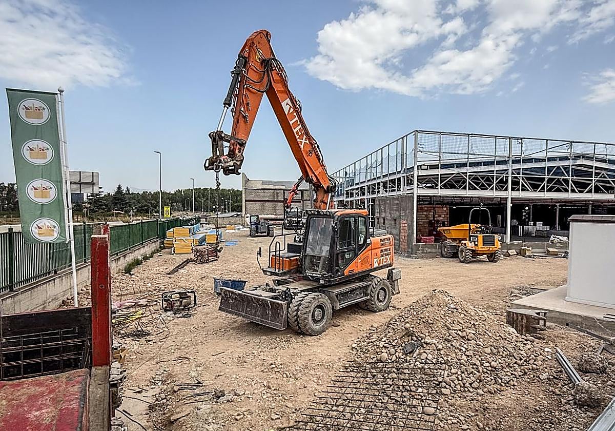 Obra de construcción del Mercadona en el polígono industrial Puente Madre de Villamediana.