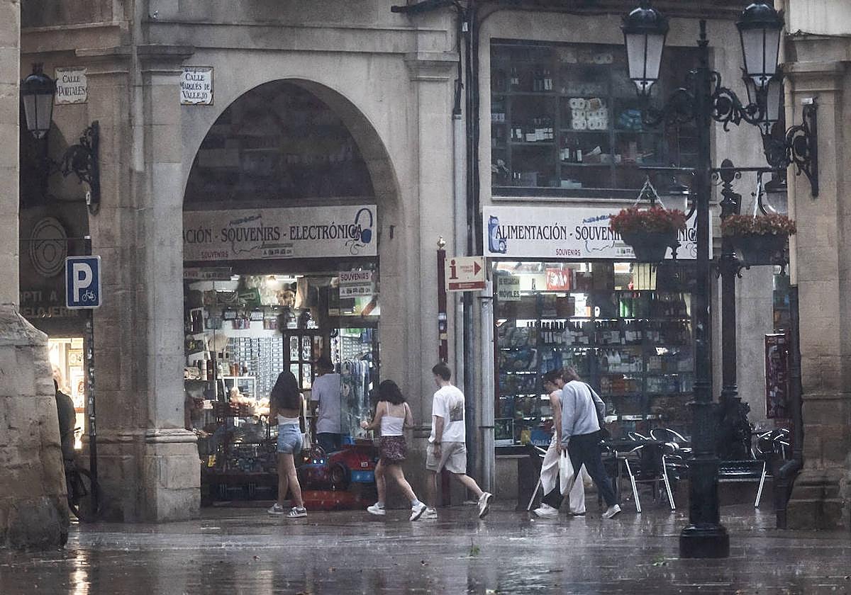 Tormenta en Logroño, en una imagen de archivo.