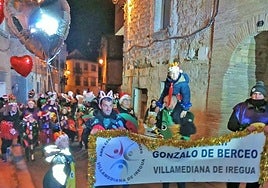 Comparsa de la AMPA del CEIP Gonzalo de Berceo de Villamediana en la cabalgata de Reyes de 2024.