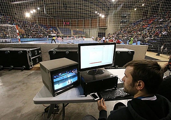 Retransmisión de un partido de Champions en el Palacio de los Deportes.
