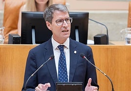El presidente del Gobierno de La Rioja, Gonzalo Capellán, durante su intervención en la Cámara regional, en una imagen de archivo.
