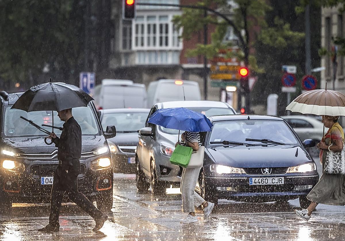 Imagen de archivo de una tarde de tormenta en Logroño.