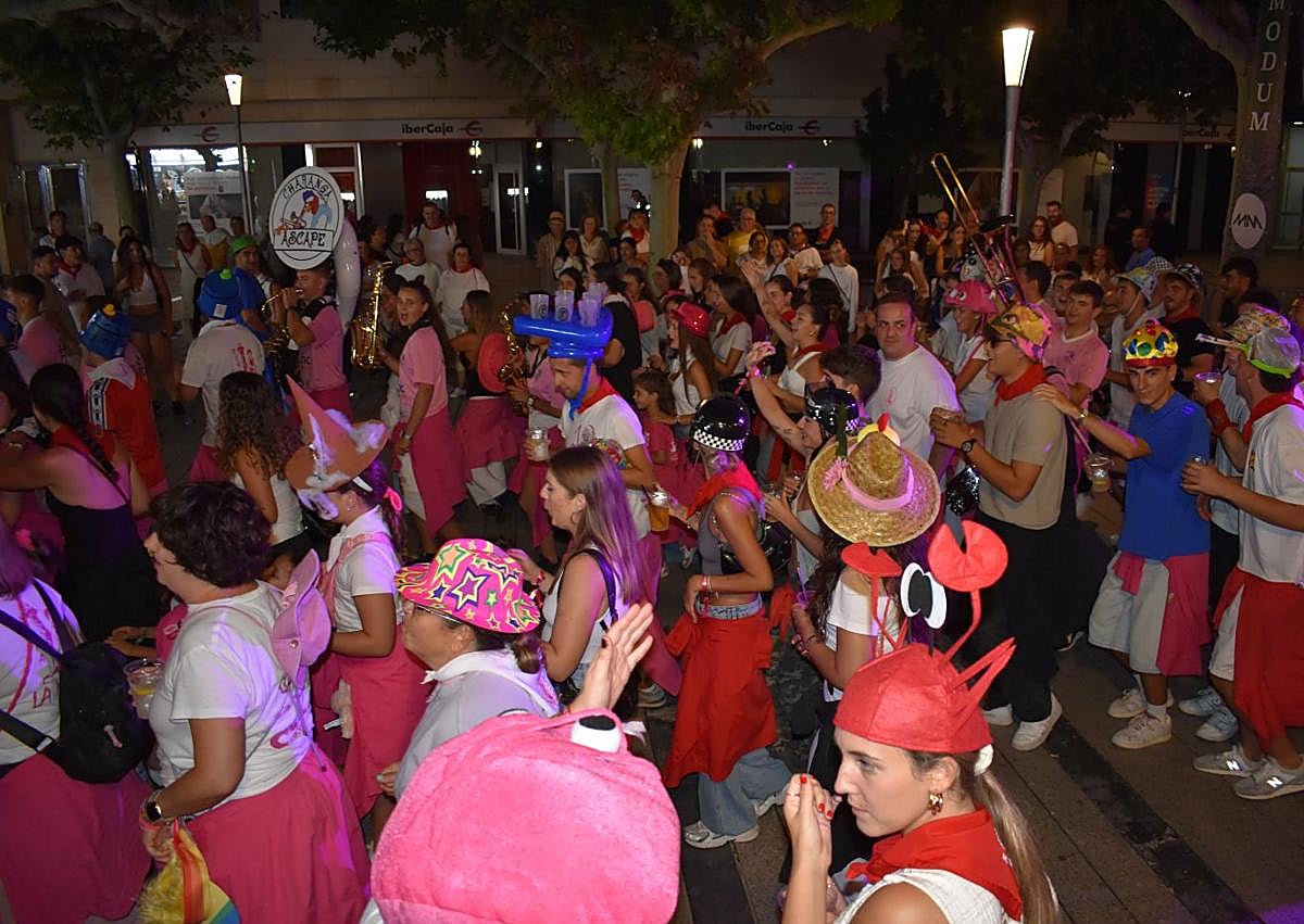 Imagen secundaria 1 - El arte de beber en porrón