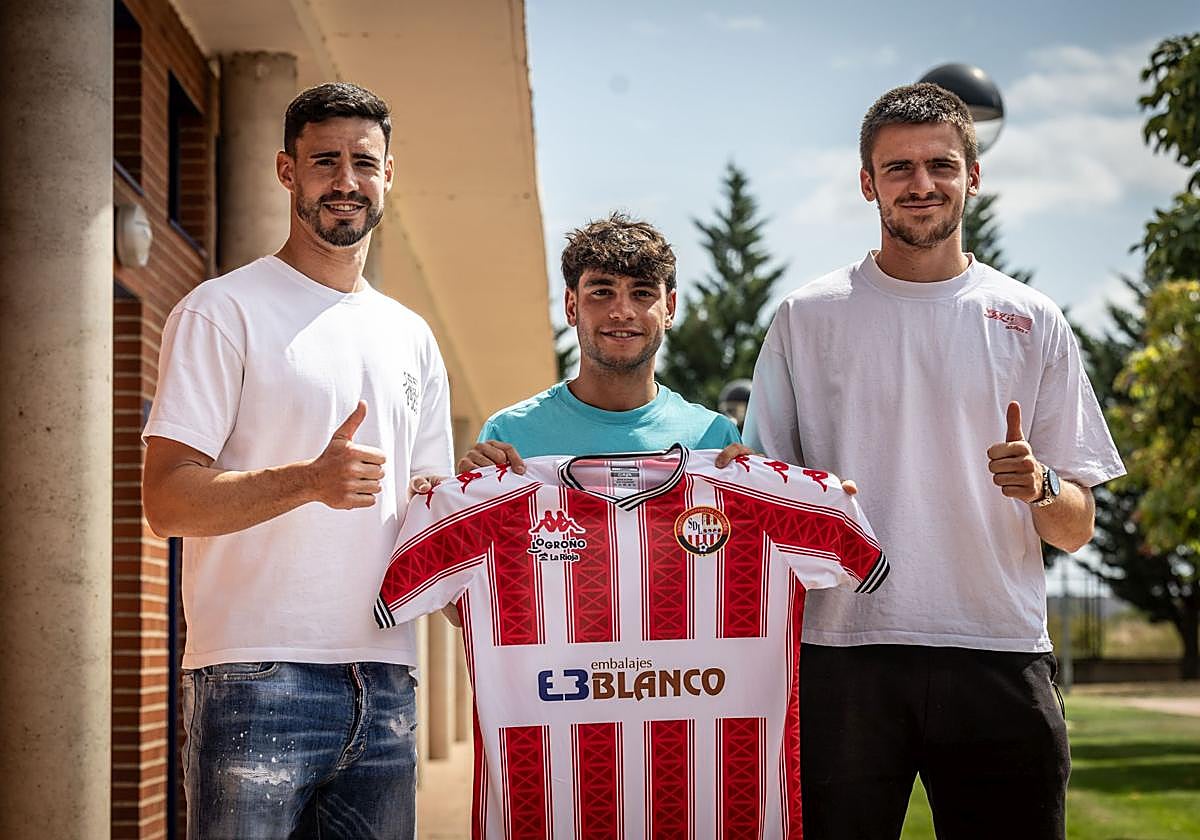 Zubiri, Ayensa y Fernández durante su presentación como jugadores de la SDL..