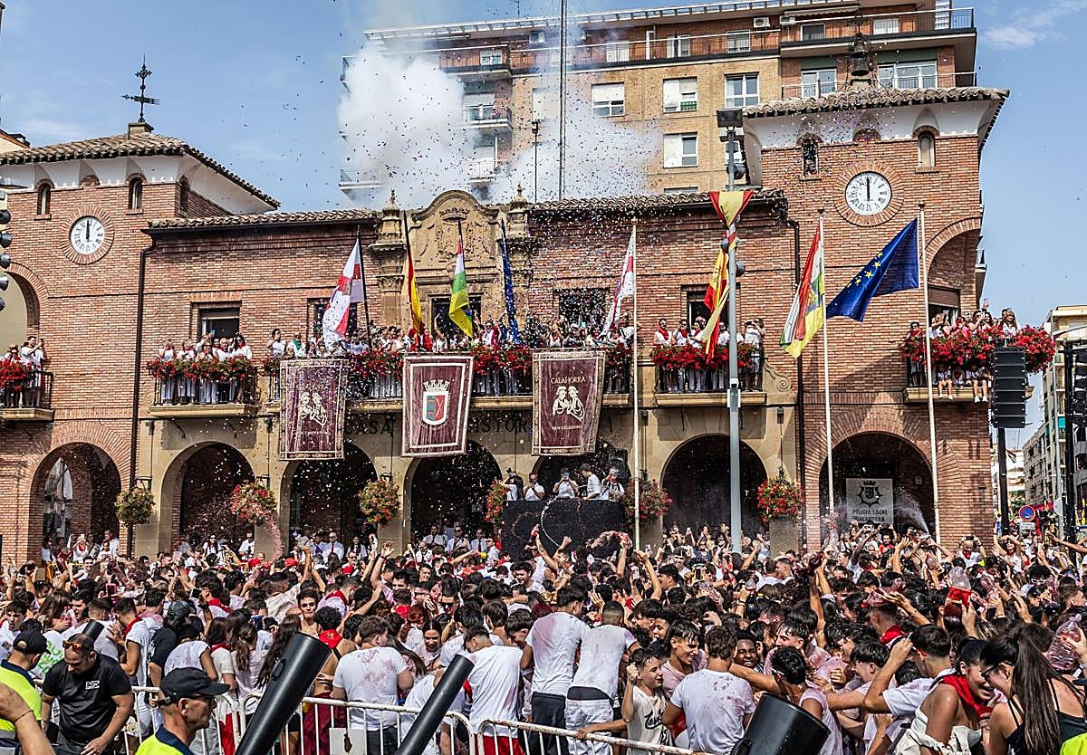 Los jóvenes calagurritanos, durante el cohete.