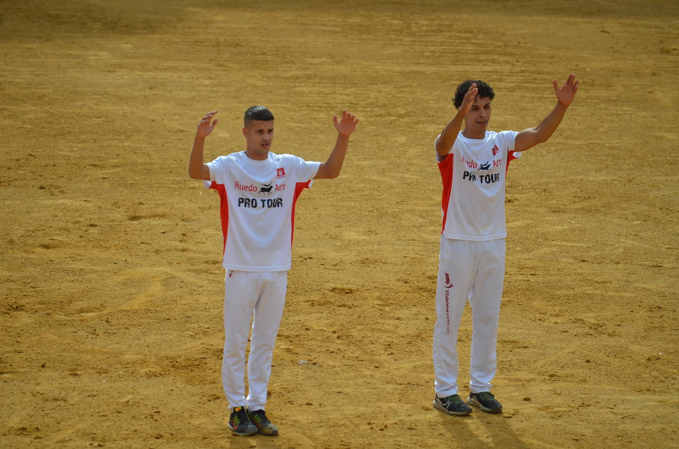 Las imágenes de las degustaciones, brindis y vacas en las fiestas de Calahorra