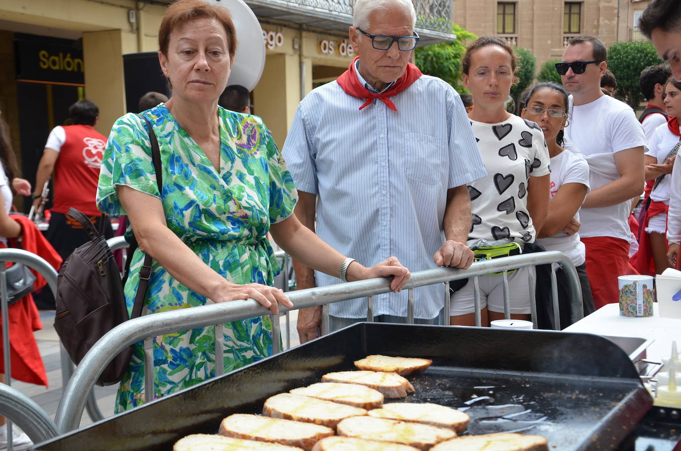 Las imágenes de las degustaciones, brindis y vacas en las fiestas de Calahorra
