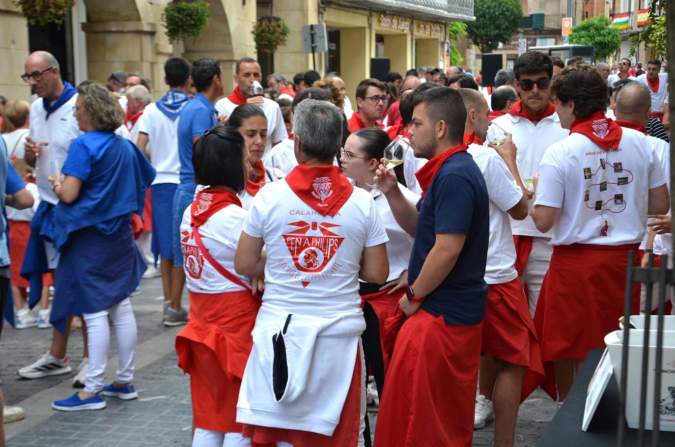Las imágenes de las degustaciones, brindis y vacas en las fiestas de Calahorra