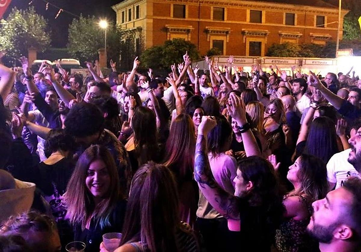 Imagen de archivo del 'Espacio Peñas' cuando se celebraba en el entorno del Revellín.