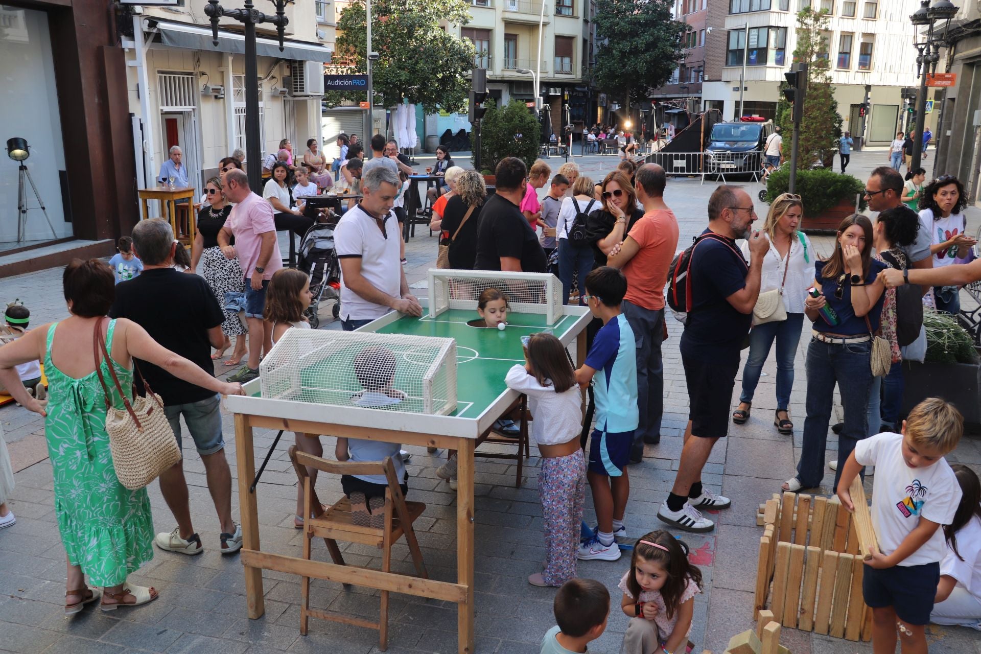 Tarde de juegos en Fliparnedo