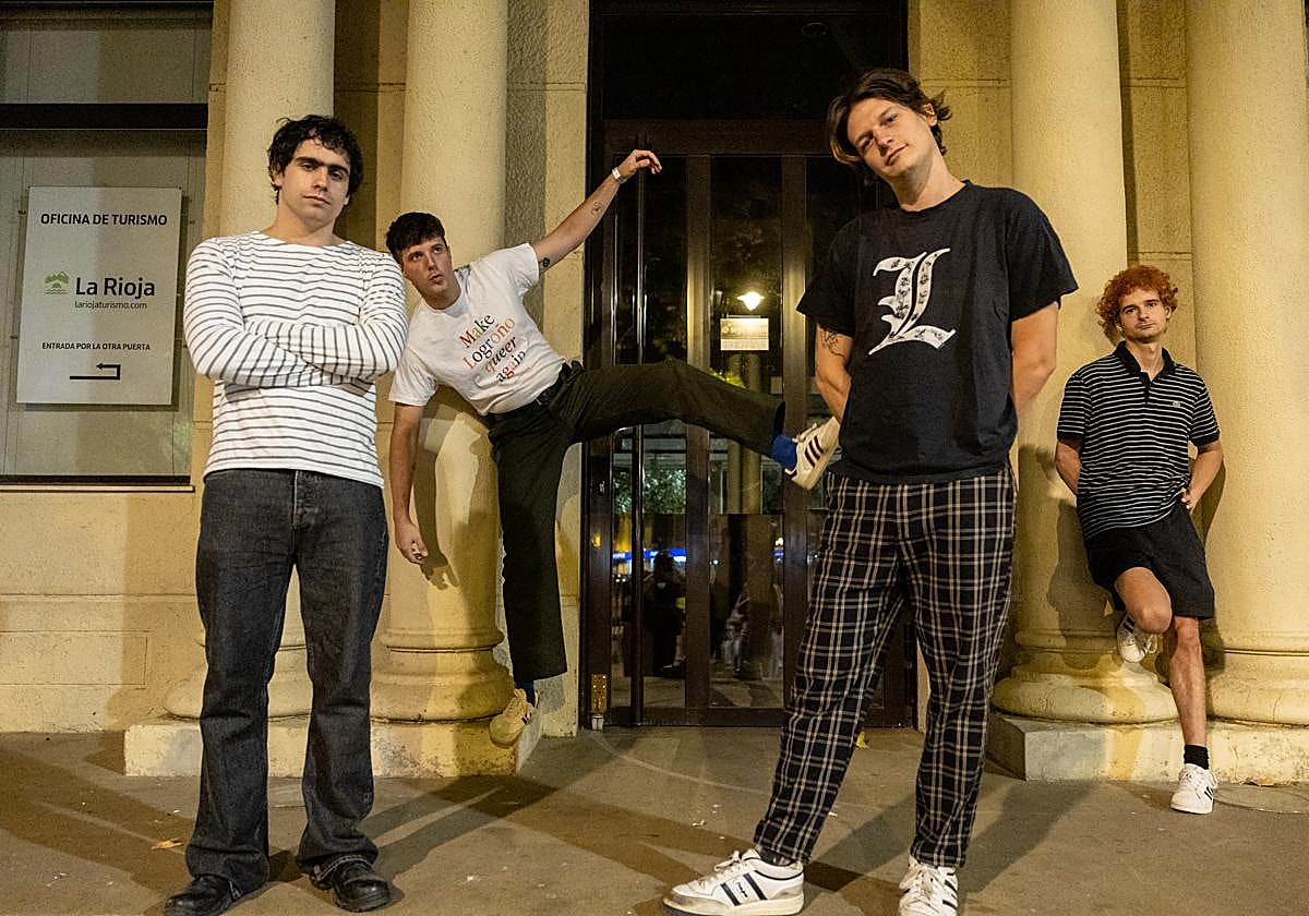 La banda Carolina Durante posando ante la cámara