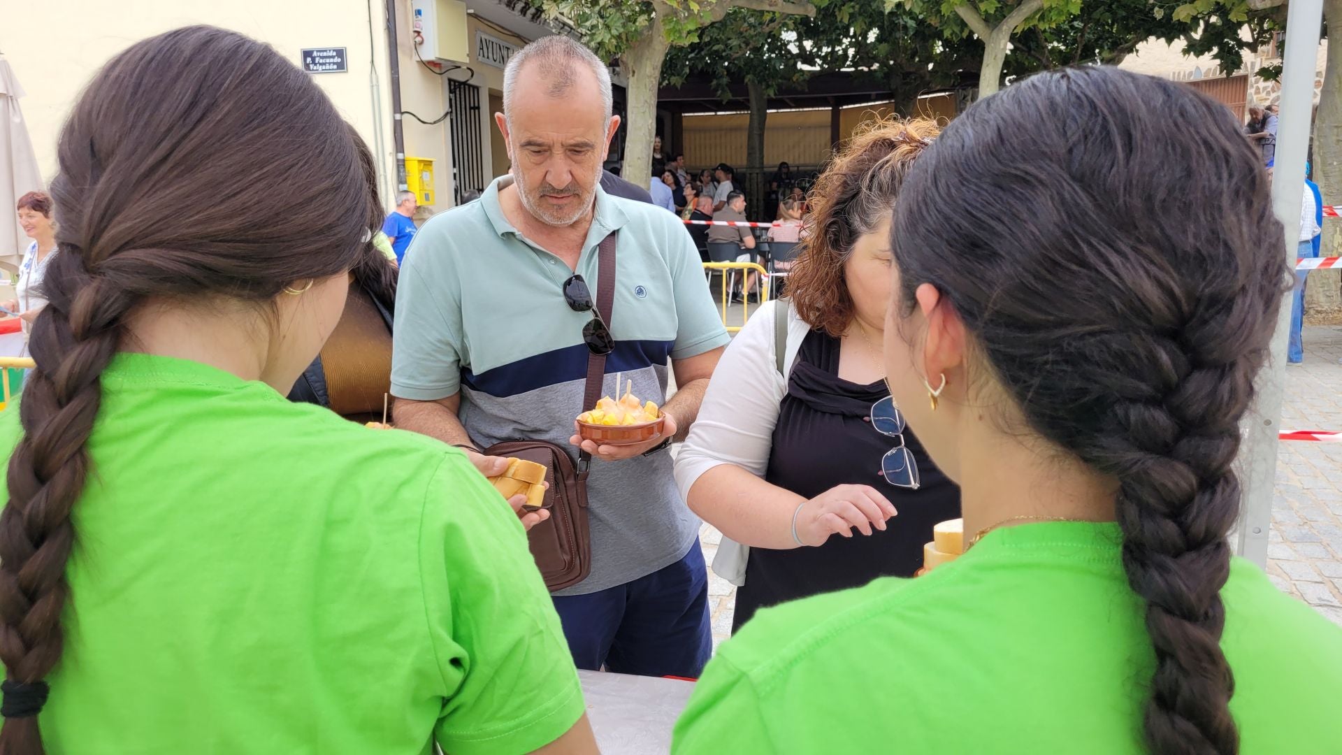 Villar de Torre reparte 2.000 raciones de patatas