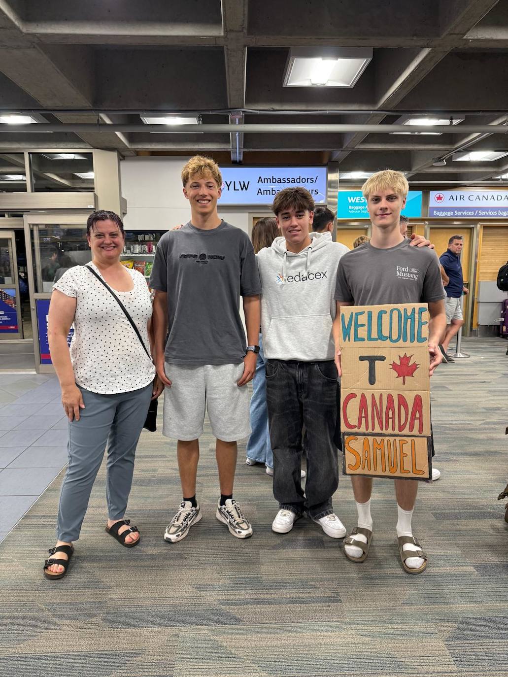 Las imágenes de los jóvenes que estudiarán en Canadá o Europa este año