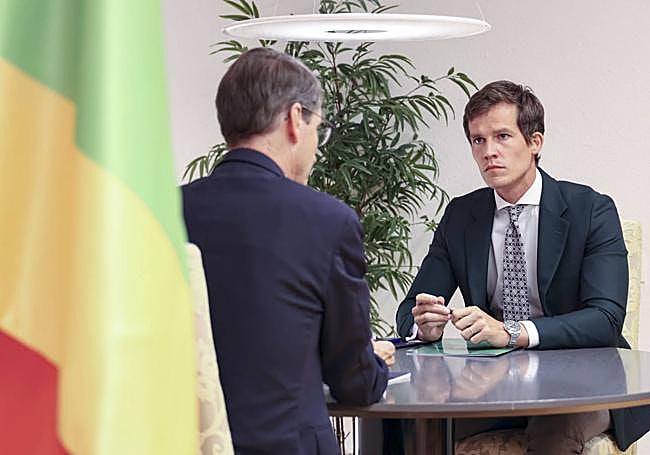 Gonzalo Capellán, durante la reunión con Ángel Alda, en el Parlamento.