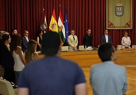 Minuto de silencio guardado en recuerdo de Carmen Chover en la sesión ordinaria del Pleno del Ayuntamiento de Logroño correspondiente al mes de septiembre.