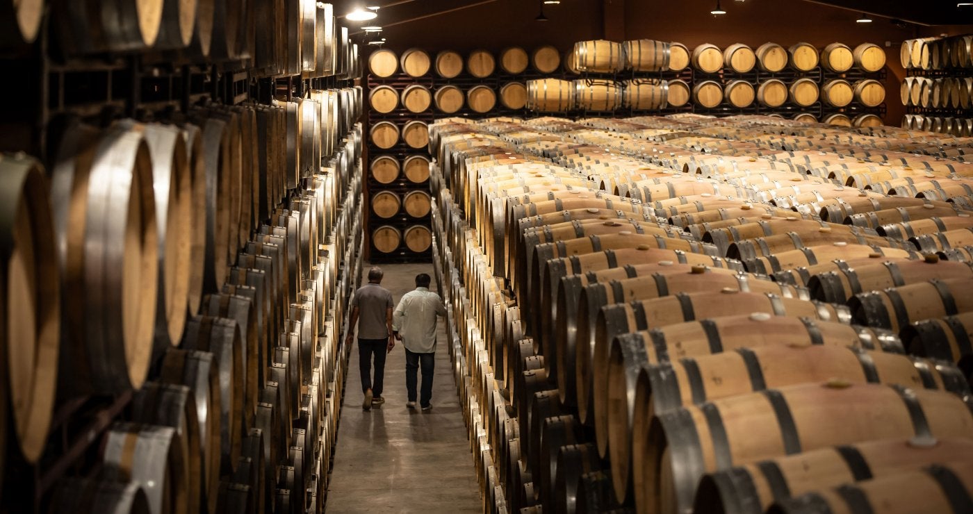 Espectacular nave de barricas en Piérola.