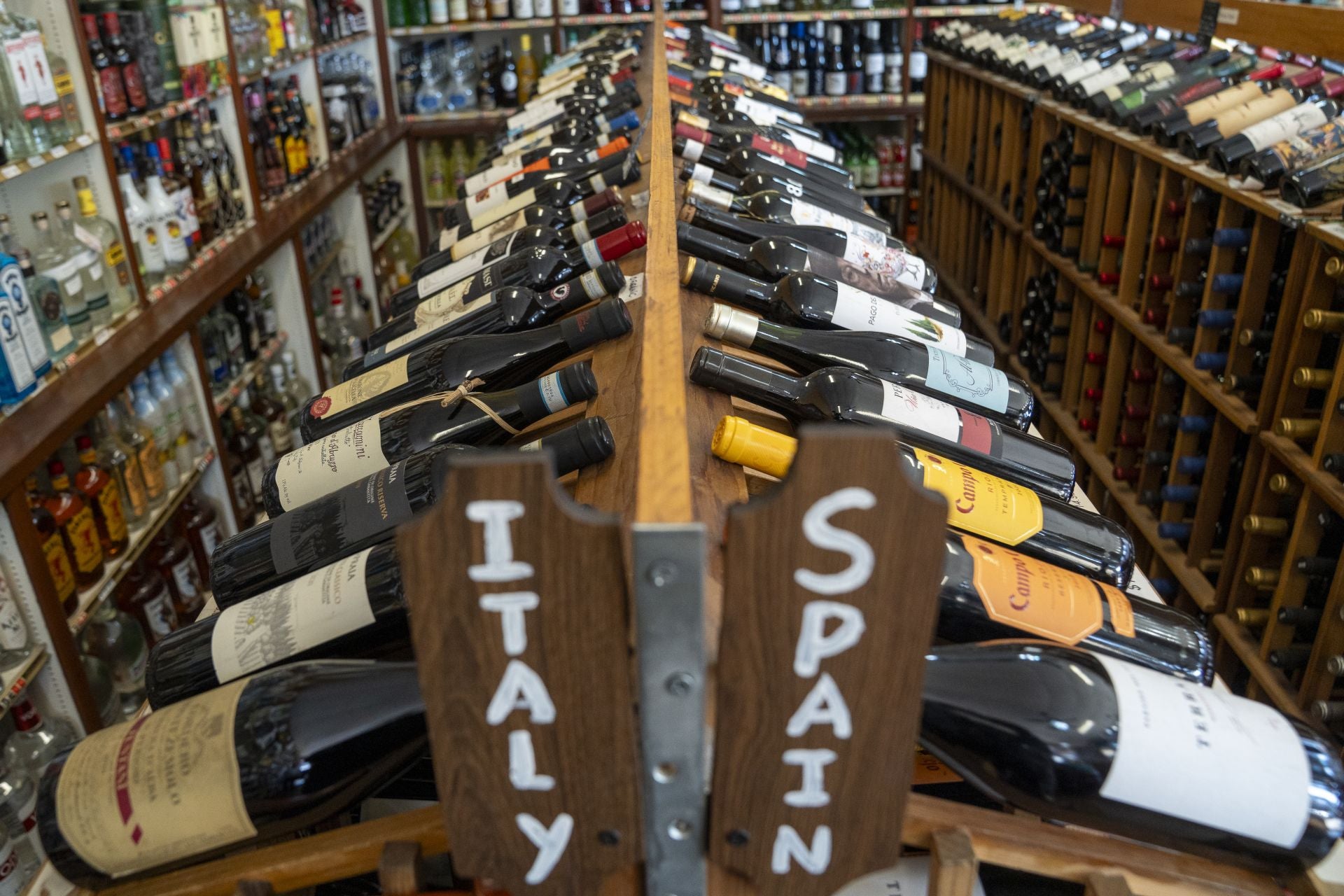 Oferta de vinos en una vinoteca de EE UU