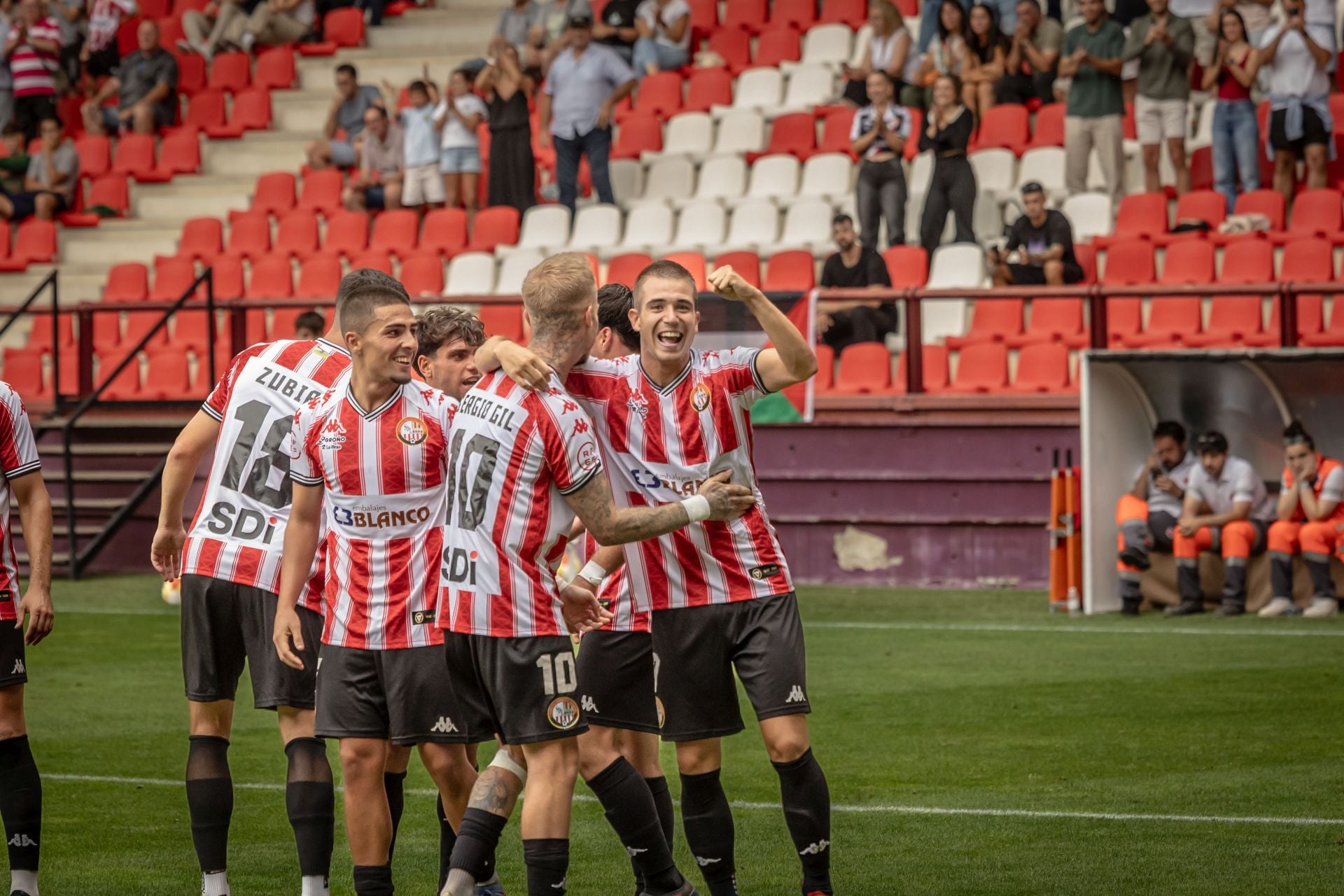La SDL gana al Eibar en Las Gaunas