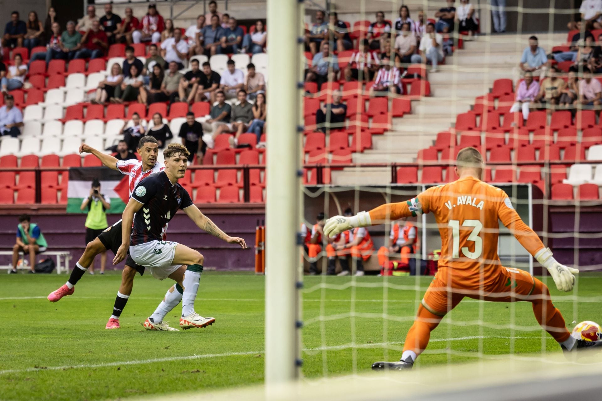 La SDL gana al Eibar en Las Gaunas