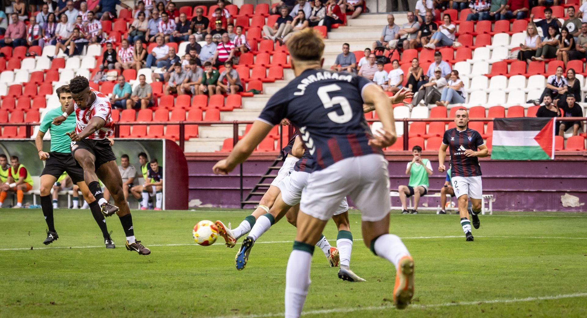 La SDL gana al Eibar en Las Gaunas