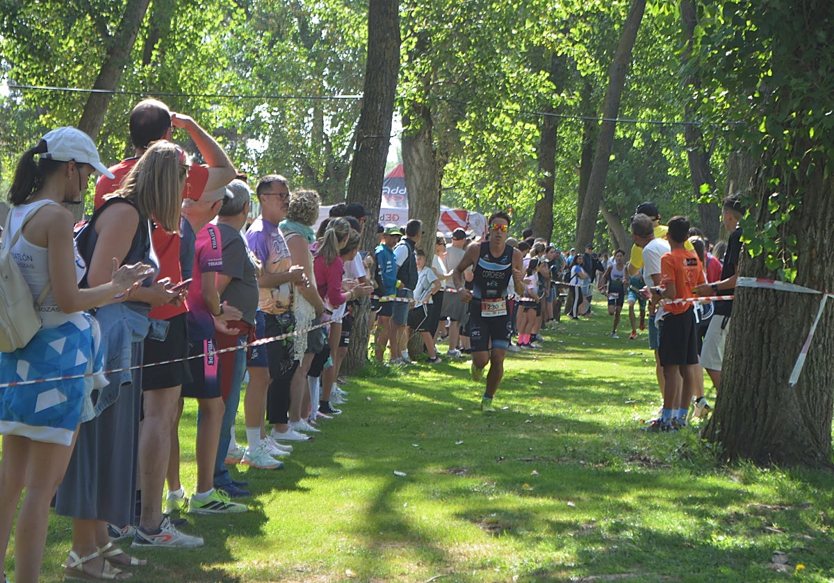 Público, en una de las pruebas del campeonato en el parque del Cidacos.