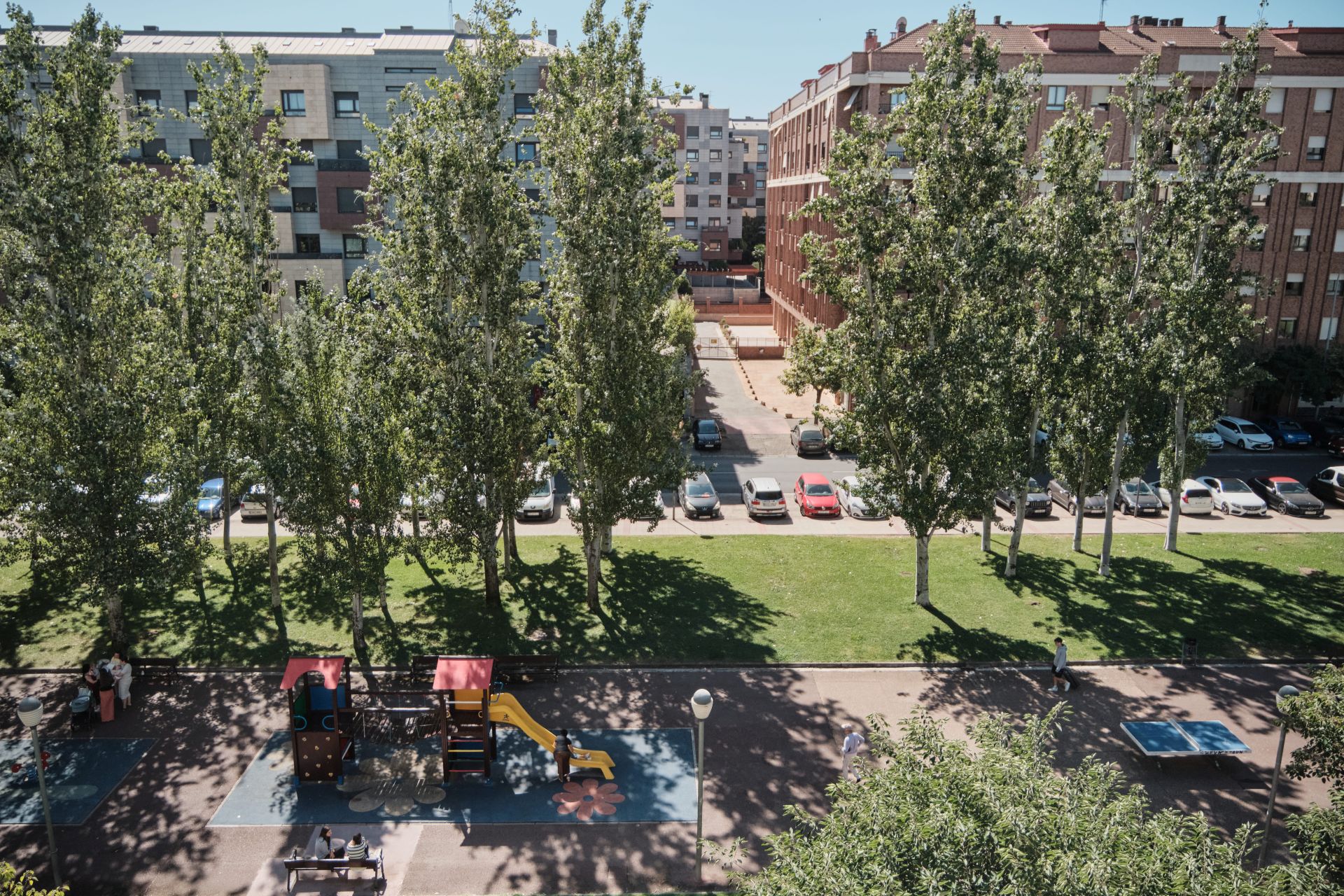Parque también llamado de la Estambrera, con la chopera y los juegos infantiles.