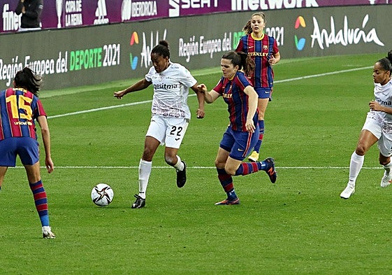 Daniela Caracas, antigua jugadora del EDF Logroño, en el partido de la final de la Copa contra el Barcelona.