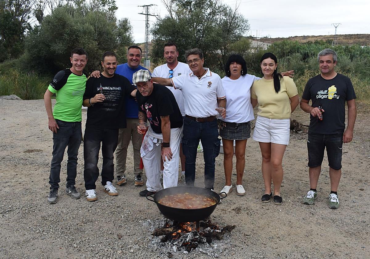Una de las cuadrillas que participó en el concurso de ranchos de las fiestas de Autol.