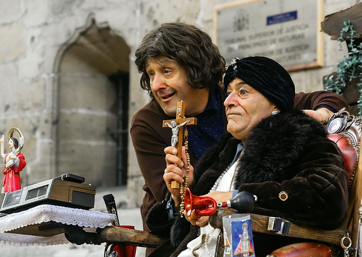 Imagen secundaria 1 - Las obras 'tÁ' de Escena Miriñaque, 'Zozobra' de La Roca y 'trashhh!!!' de Zero en Conducta.