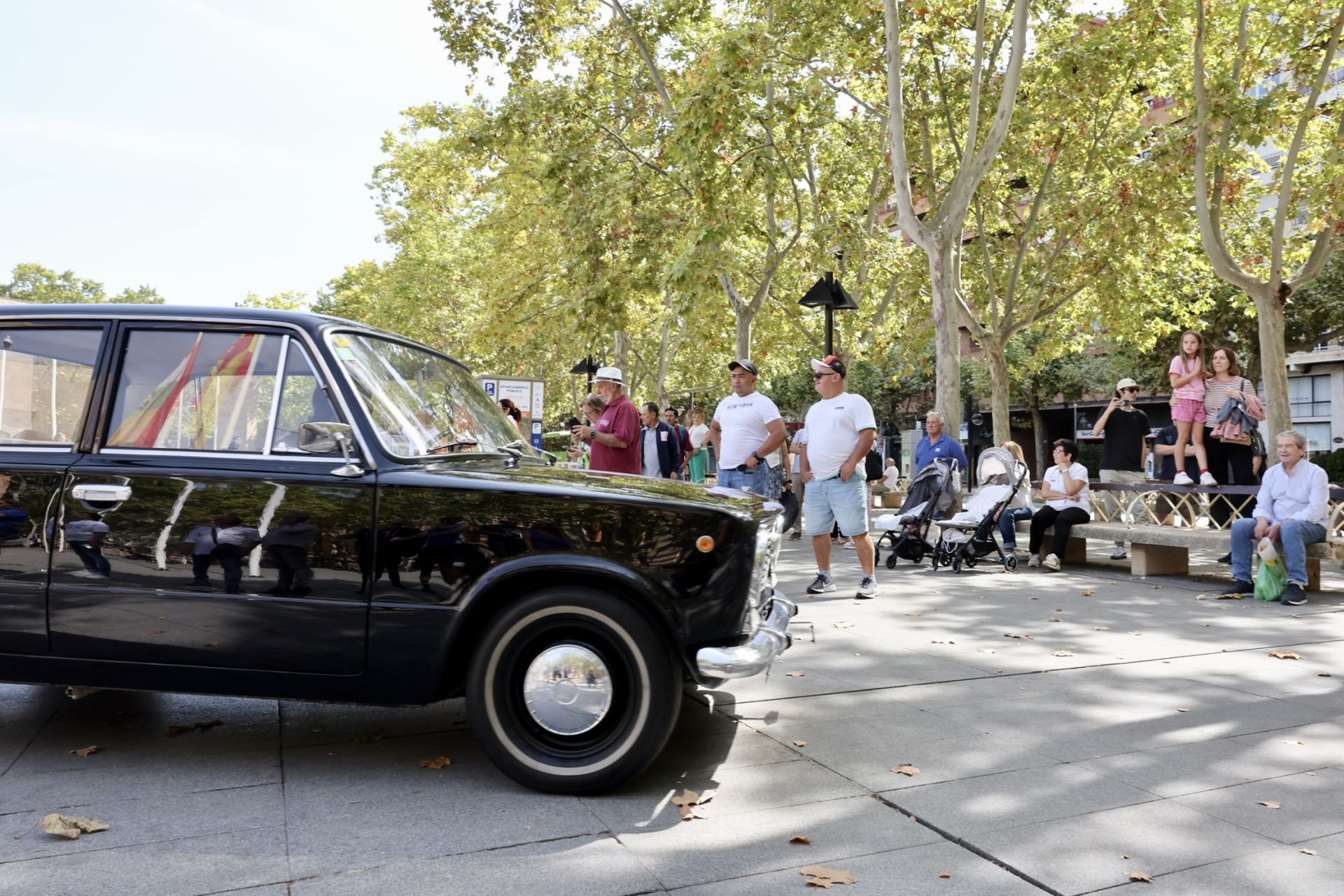 Las imágenes de la concentración de coches Seat de otra época en Logroño