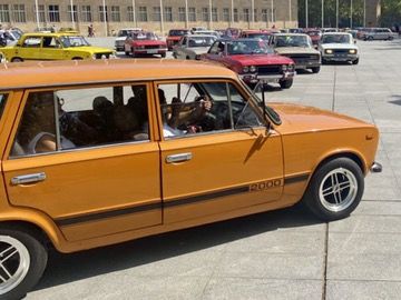 Las imágenes de la concentración de coches Seat de otra época en Logroño