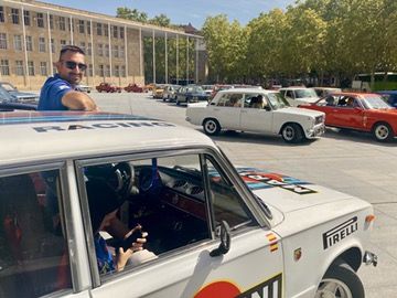 Las imágenes de la concentración de coches Seat de otra época en Logroño