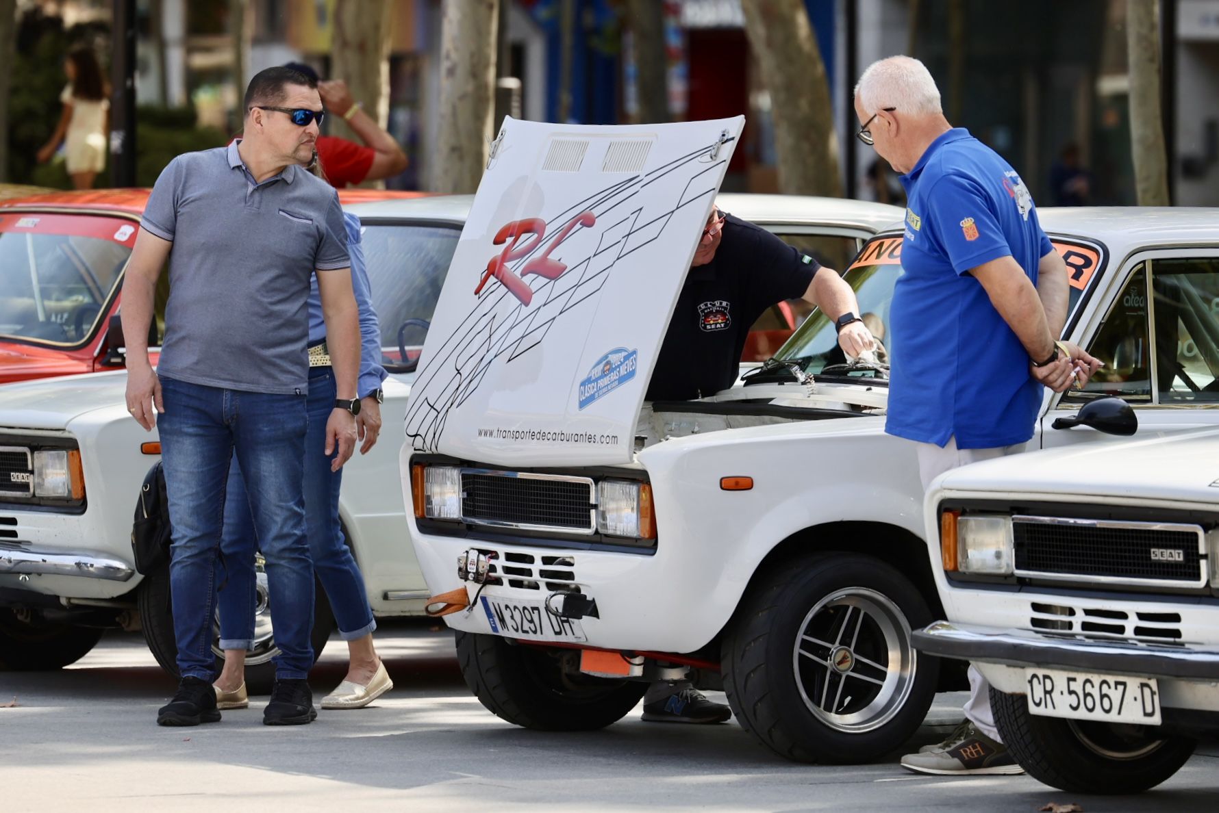 Las imágenes de la concentración de coches Seat de otra época en Logroño