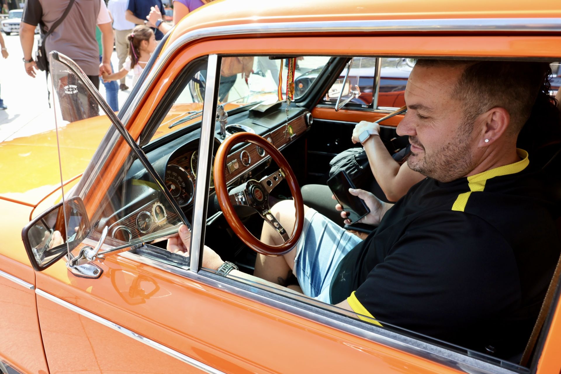 Las imágenes de la concentración de coches Seat de otra época en Logroño
