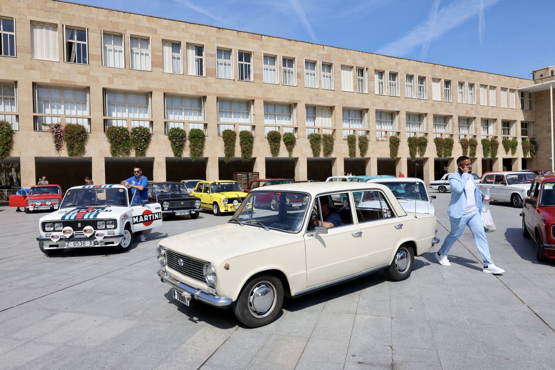 Las imágenes de la concentración de coches Seat de otra época en Logroño