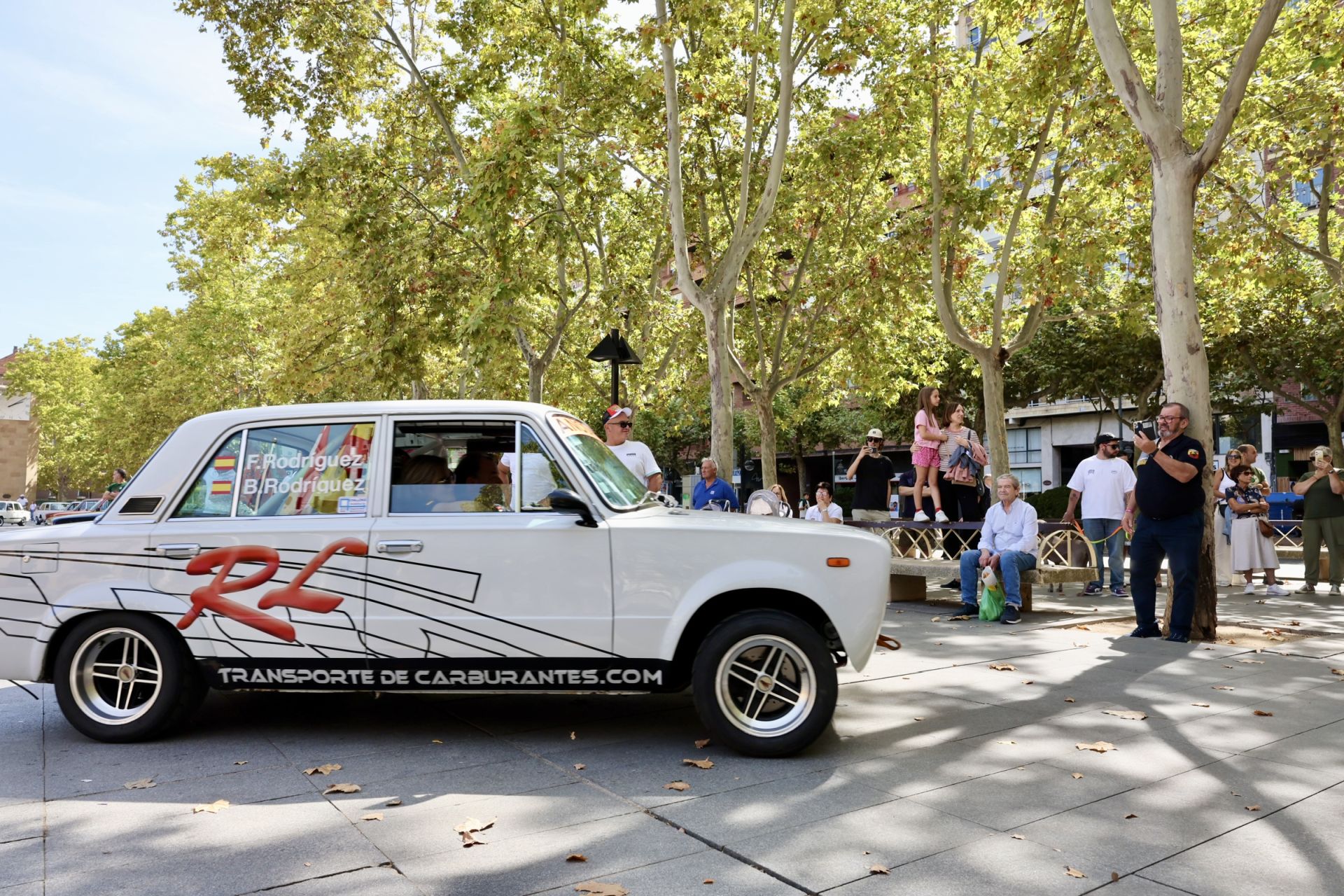 Las imágenes de la concentración de coches Seat de otra época en Logroño