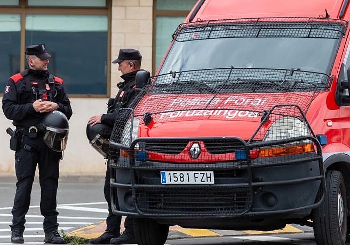 Agentes de la Policóa Foral.