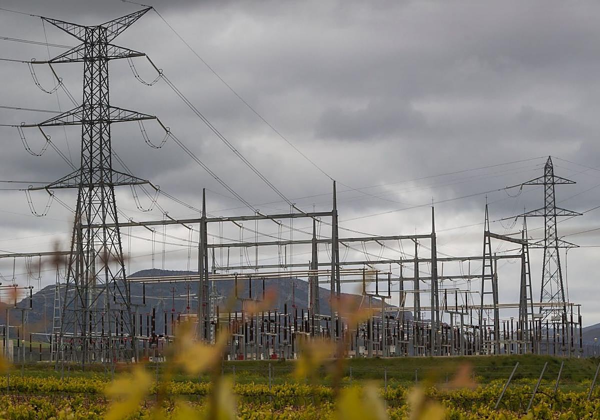 Subestación eléctrica que suministra energía al polígono industrial El Sequero cuya capacidad pide aumentar el Gobierno de La Rioja.