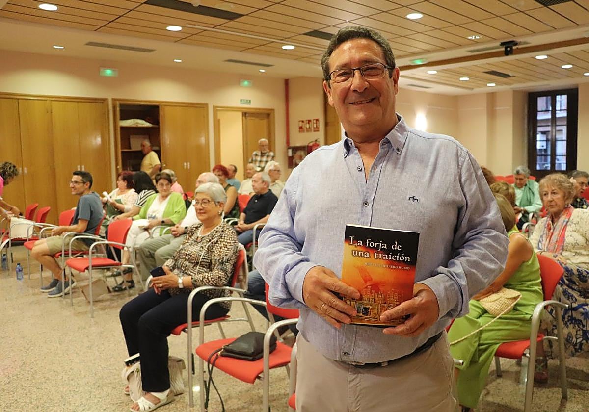 José Luis Herrero presentó ante el público su cuarta novela el pasado sábado, justo en la fecha de su cumpleaños.