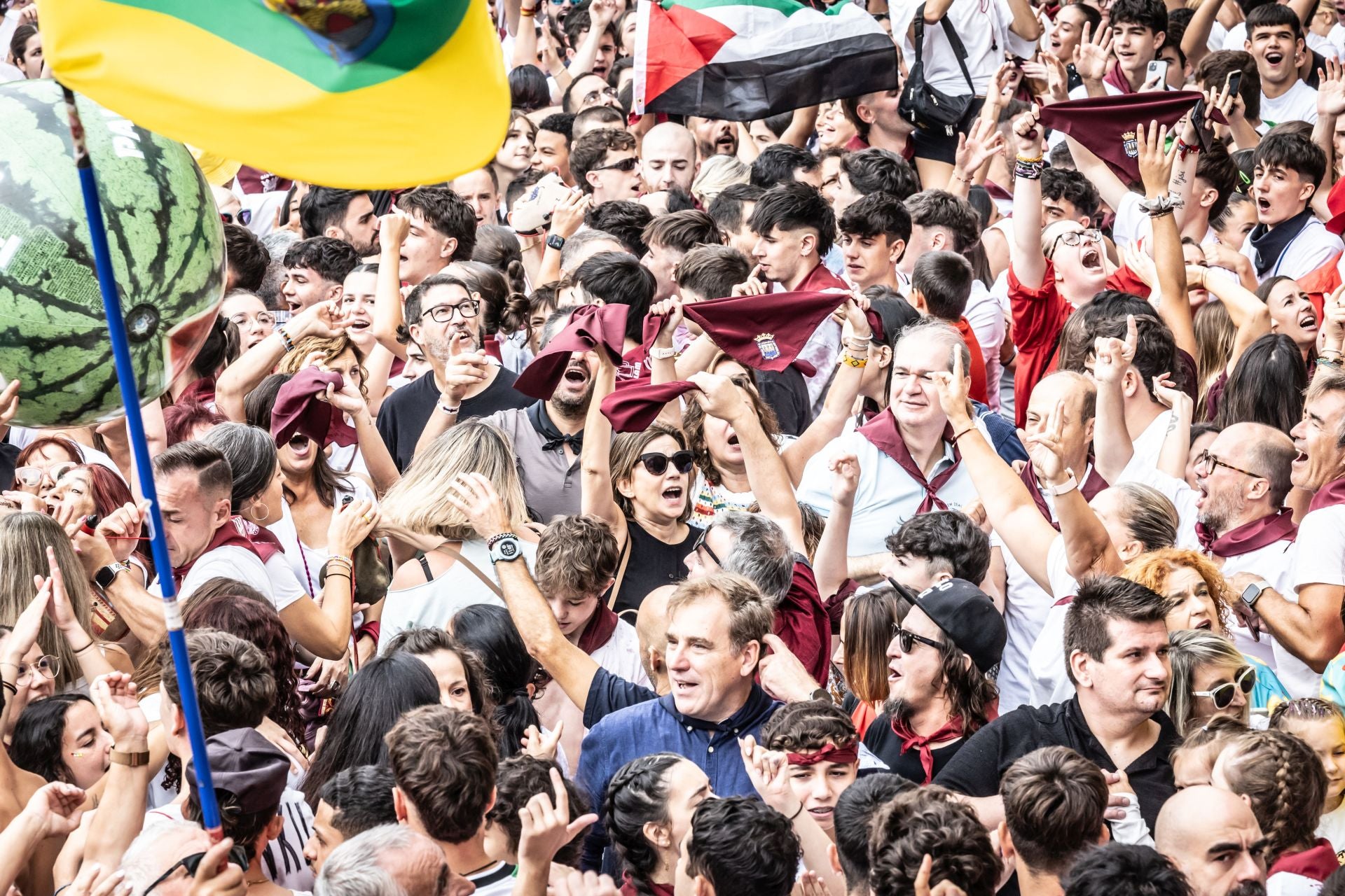 Las imágenes del cohete de San Mateo de Logroño desde la plaza del Ayuntamiento