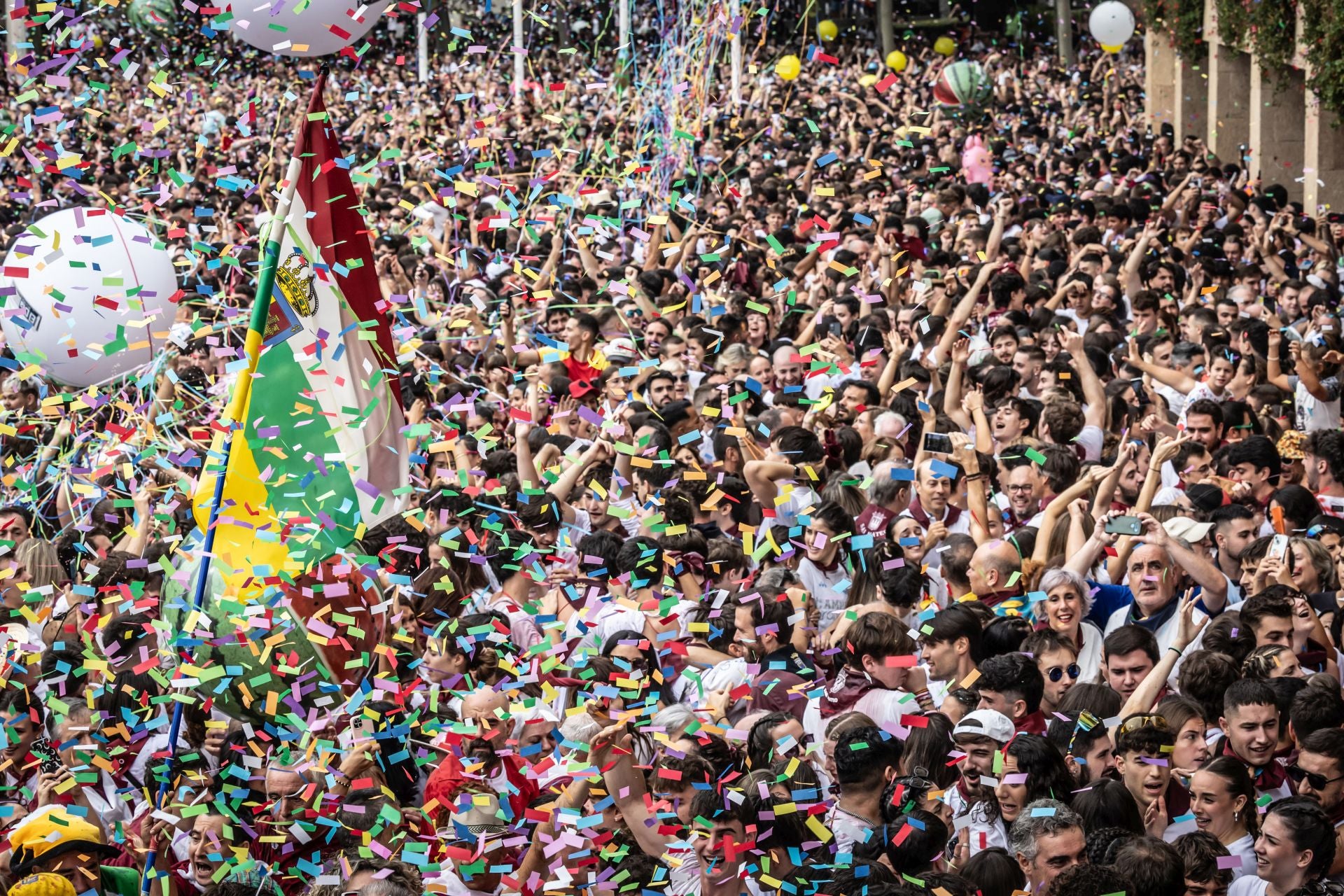 Las imágenes del cohete de San Mateo de Logroño desde la plaza del Ayuntamiento