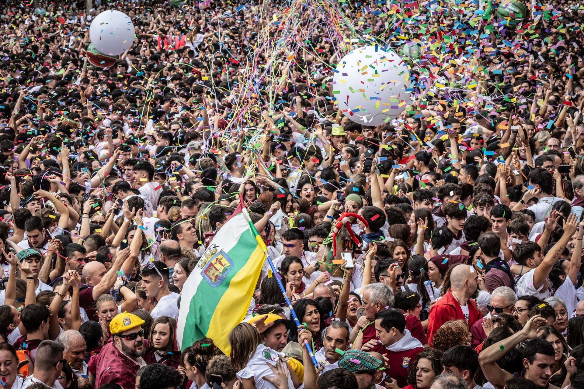 Las imágenes del cohete de San Mateo de Logroño desde la plaza del Ayuntamiento