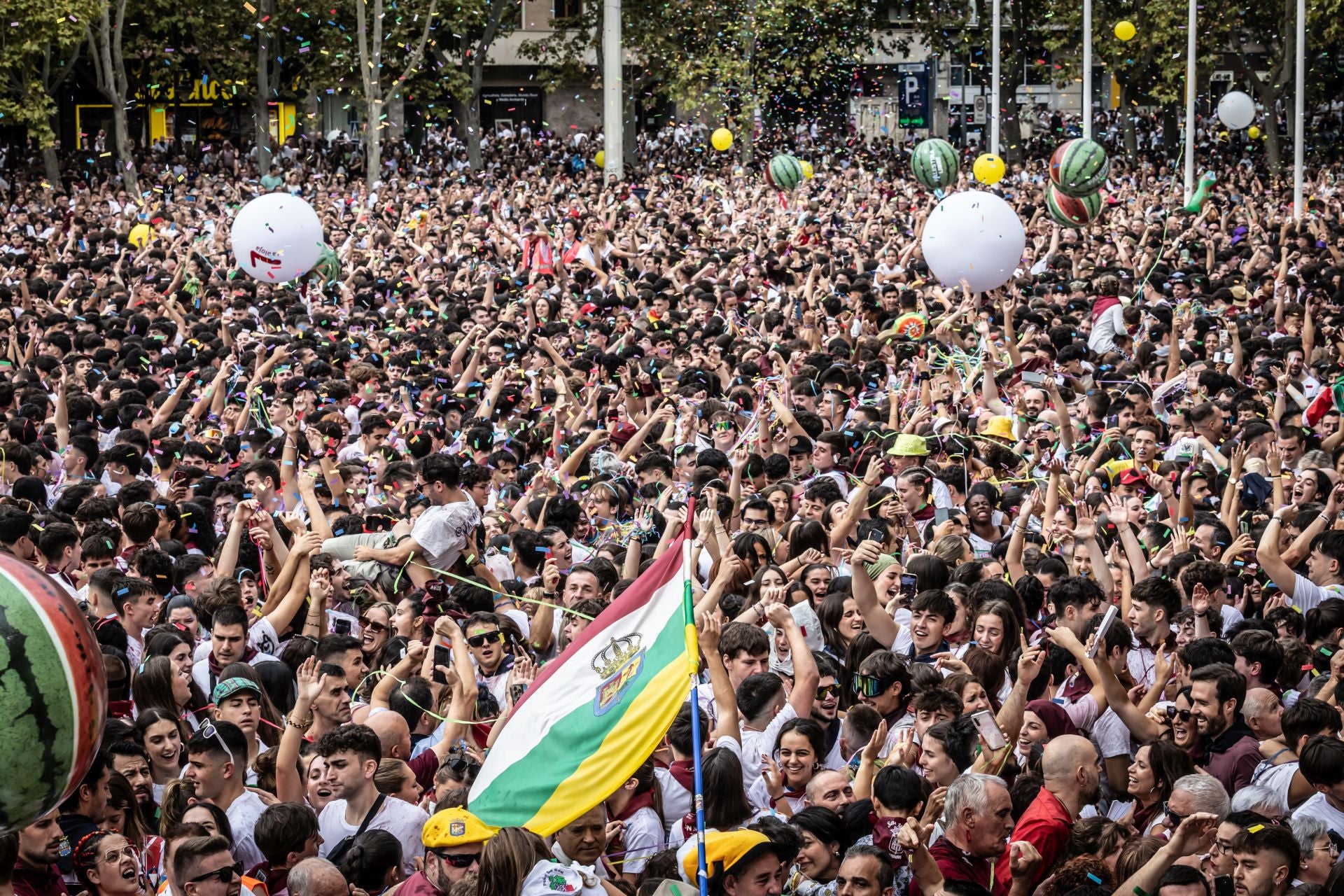 Las imágenes del cohete de San Mateo de Logroño desde la plaza del Ayuntamiento