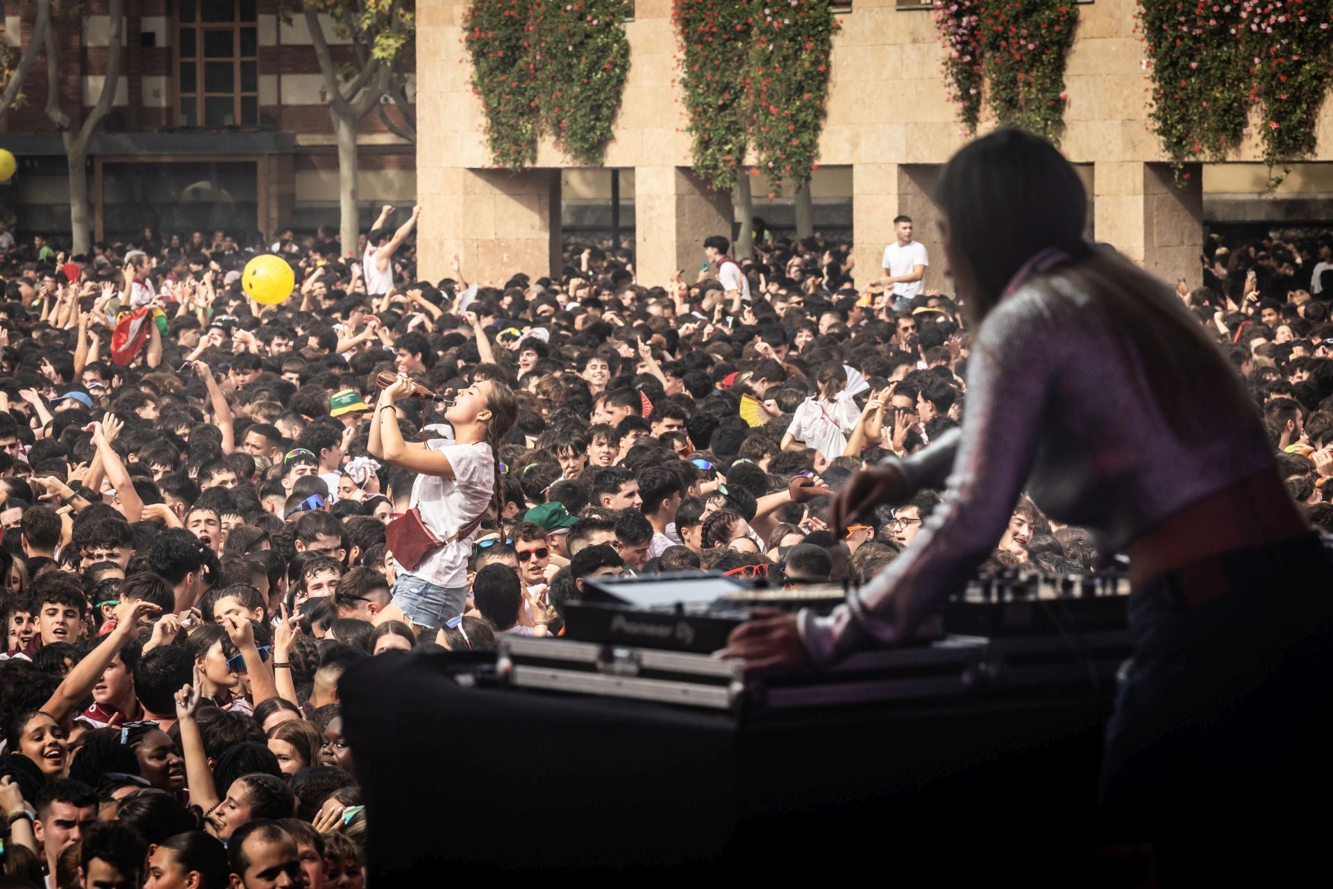 Las imágenes del cohete de San Mateo de Logroño desde la plaza del Ayuntamiento