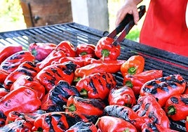 Pimientos recién asados como los que se servirán .