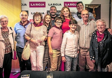 Primeros visitantes al palco del periódico