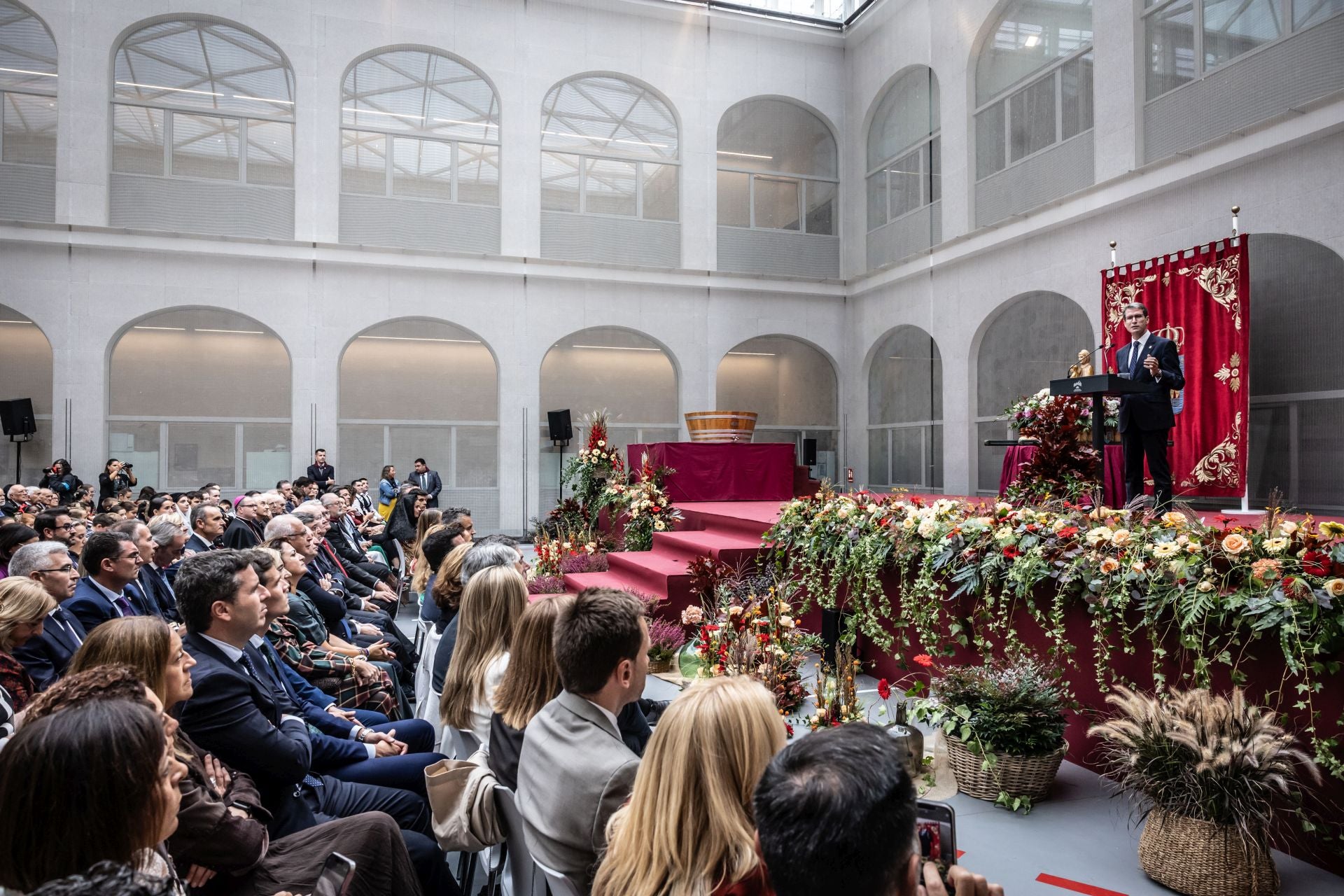Las imágenes del acto del pisado de la uva