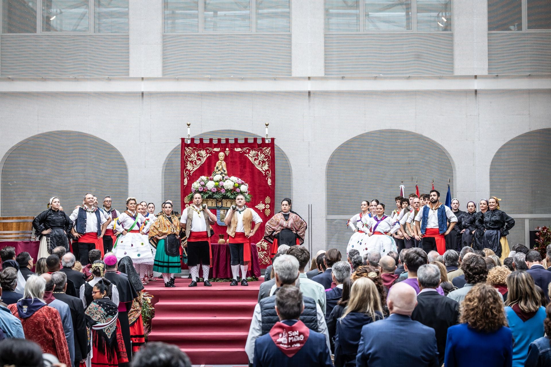 Las imágenes del acto del pisado de la uva